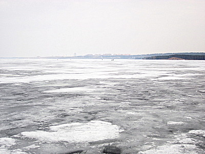 На льду Жигулёвского моря под Тольятти
