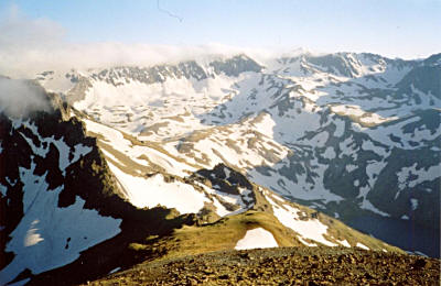 Хребет Абишира-Ахуба и озеро Кяфар