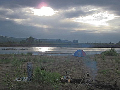 Лагерь на косе на реке Чулым вблизи Алтата