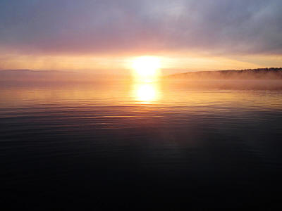 Восход солнца на озере Парное