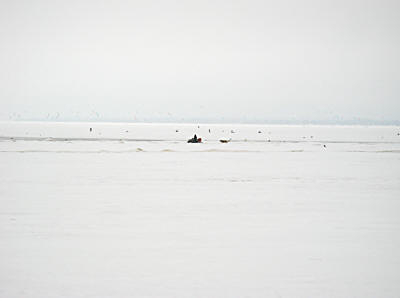 На льду Жигулёвского моря