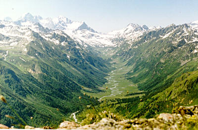 Марухская долина и Марухский перевал - вид с перевала Чабаклы