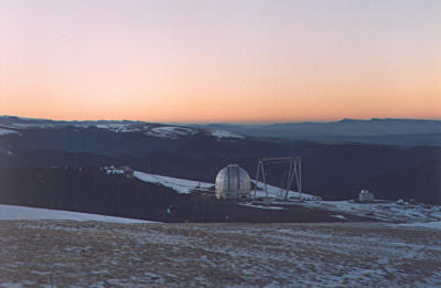 Телескопы Специальной астрофизической обсерватории, на высоте 2100м. Фото В. Романенко